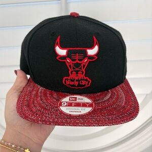 New Era Chicago Bulls "Windy City" 9FIFTY Original Fit Snapback cap in black/red